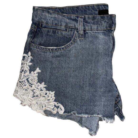 Harper Women's‎ Denim Jean Shorts Lace Accents Boho Size 28 Distressed Bohemian - Picture 3 of 9